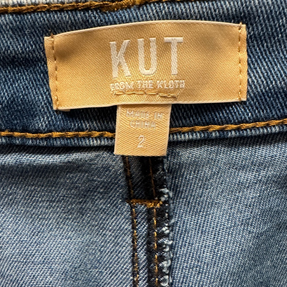 Kut from the Kloth Ashton barrel Leg Jeans in Medium Blue - Picture 4 of 5